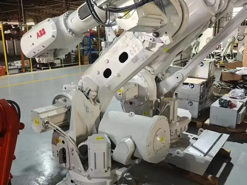 ABB 六轴机械臂底座与小臂